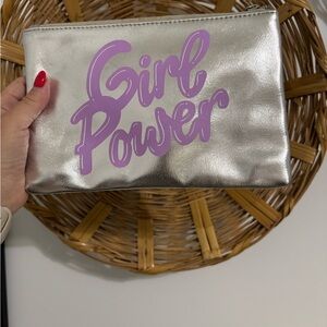 Studio DIY: Girl Power clutch